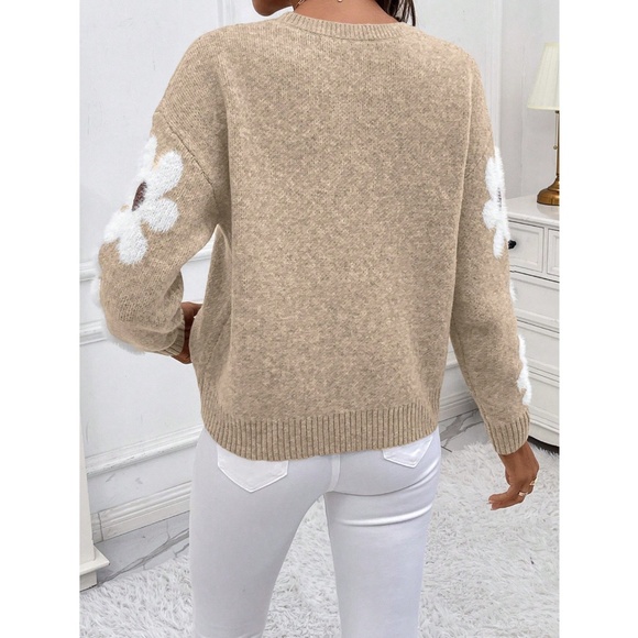 Beige Pullover Sweater Knit Flower Textured Button Front - Picture 4 of 7